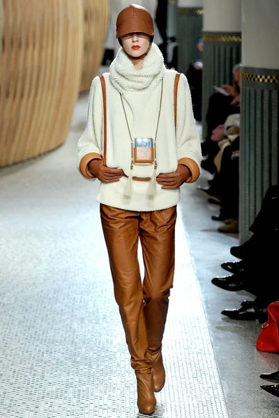 Look 7